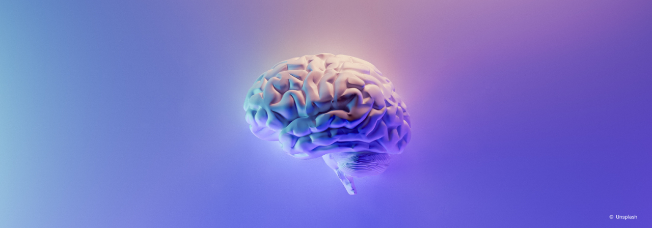 représentation du cerveau sur un fond violet et bleu